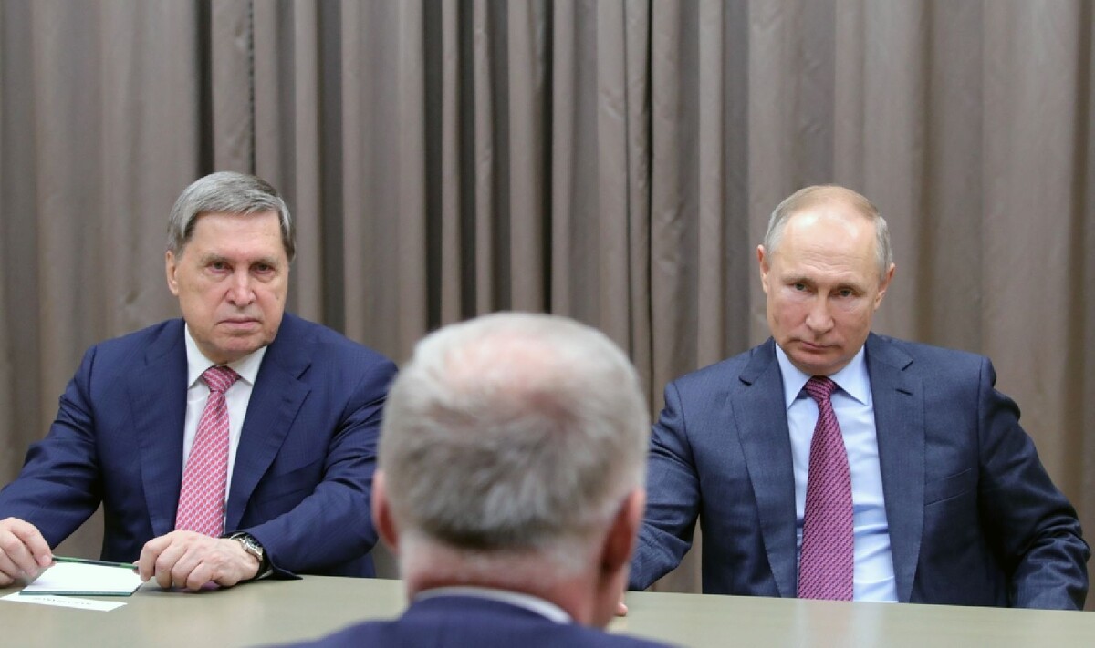 Владимир Путин и Юрий Ушаков (фото: РИА Новости / Михаил Климентьев)📷
