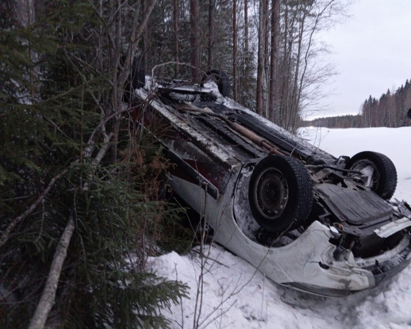    Автомобиль перевернулся в Пудожском районе КарелииОПС по Пудожскому району / VK