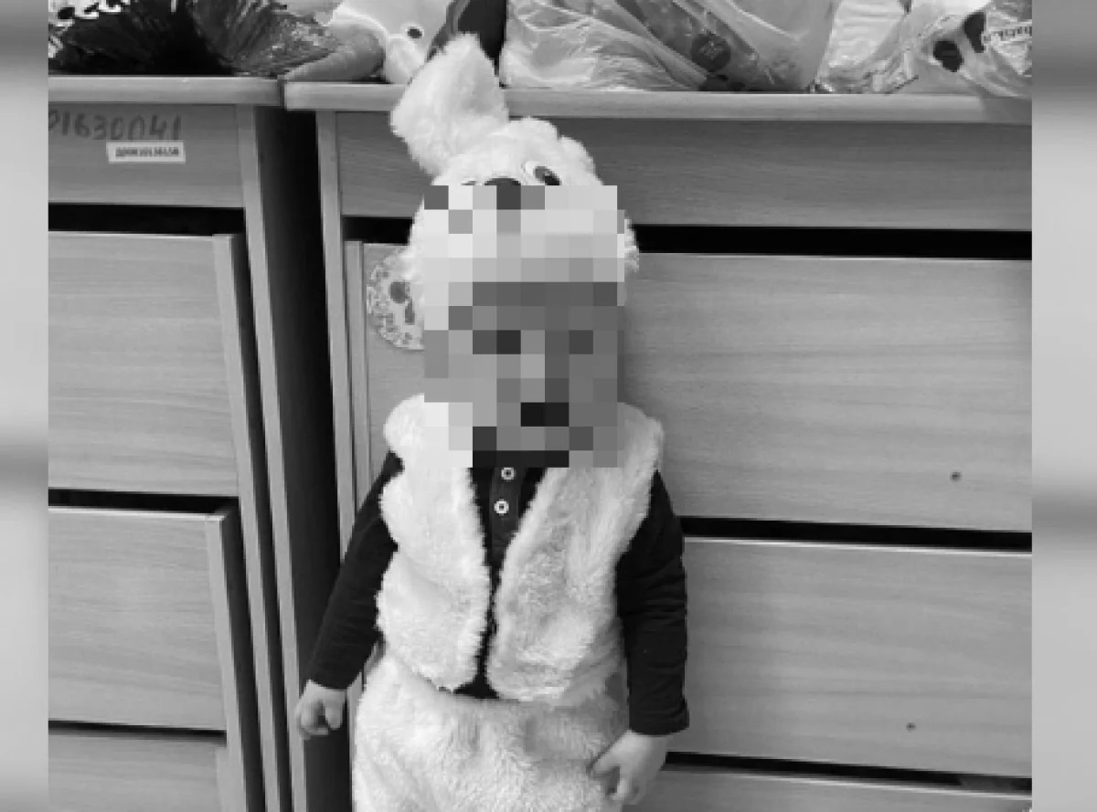 Таким фото в соцсетях проиллюстрировала пост о смерти своего ребенка женщина из Челябинской области.