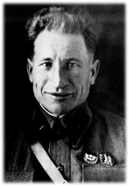Кадровый военный РККА
батальонный комиссар Павлов Максим Семенович.
