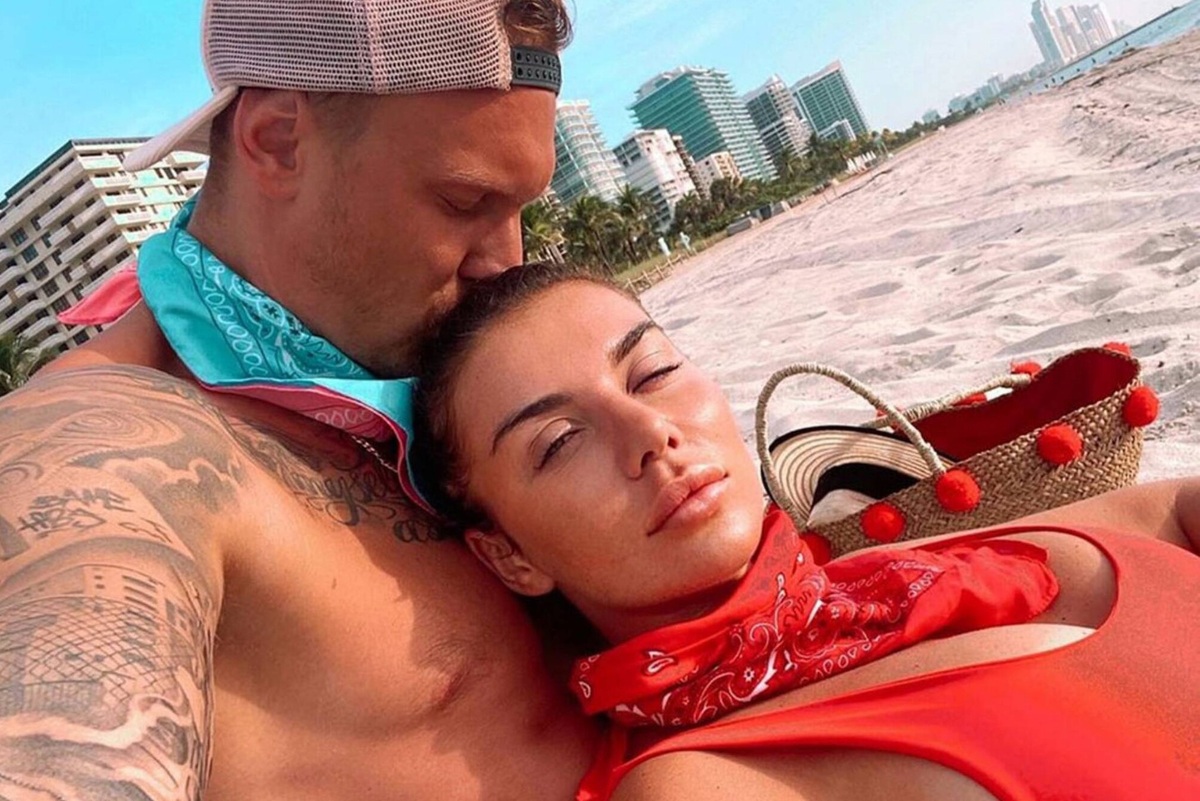     Анна Седокова заявила, что ей предложили 10 миллионов рублей за интервью о погибшем Янисе Тимме