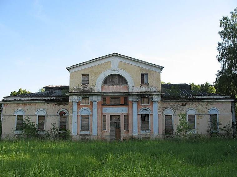 Усадьба Студеные Ключи (Фото: https://commons.m.wikimedia.org/wiki/File:Усадьба_Рузского_%22Студёные_ключи%22_-_panoramio.jpg)