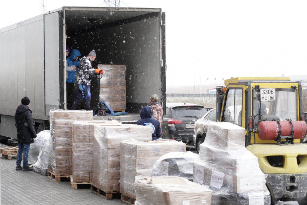    С начала года жители Сургутского района направили 1111 килограммов гуманитарной помощи на фронт