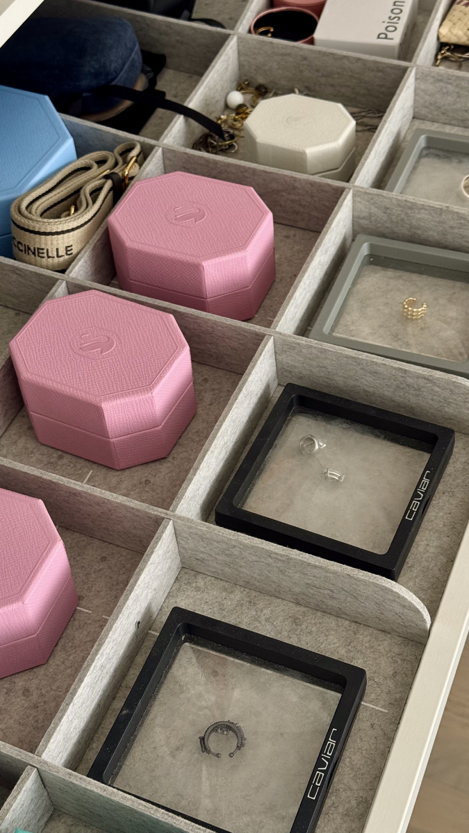 У меня много аксессуаров, но всё сплошь бижутерия)