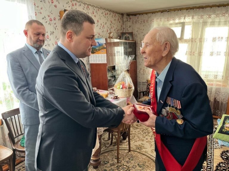    Ветеран Великой Отечественной войны Василий Яковлев из Бузулука отмечает вековой юбилей Марина Шарт