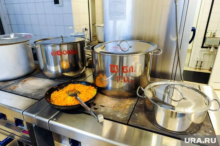 Россельхознадзор нашел в пищеблоке тонны продуктов без документов. Фото: Вадим Ахметов © URA.RU