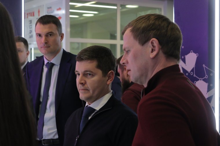 Артюхов стал первым посетителем волейбольного клуба «Факел». Фото: Олег Князев