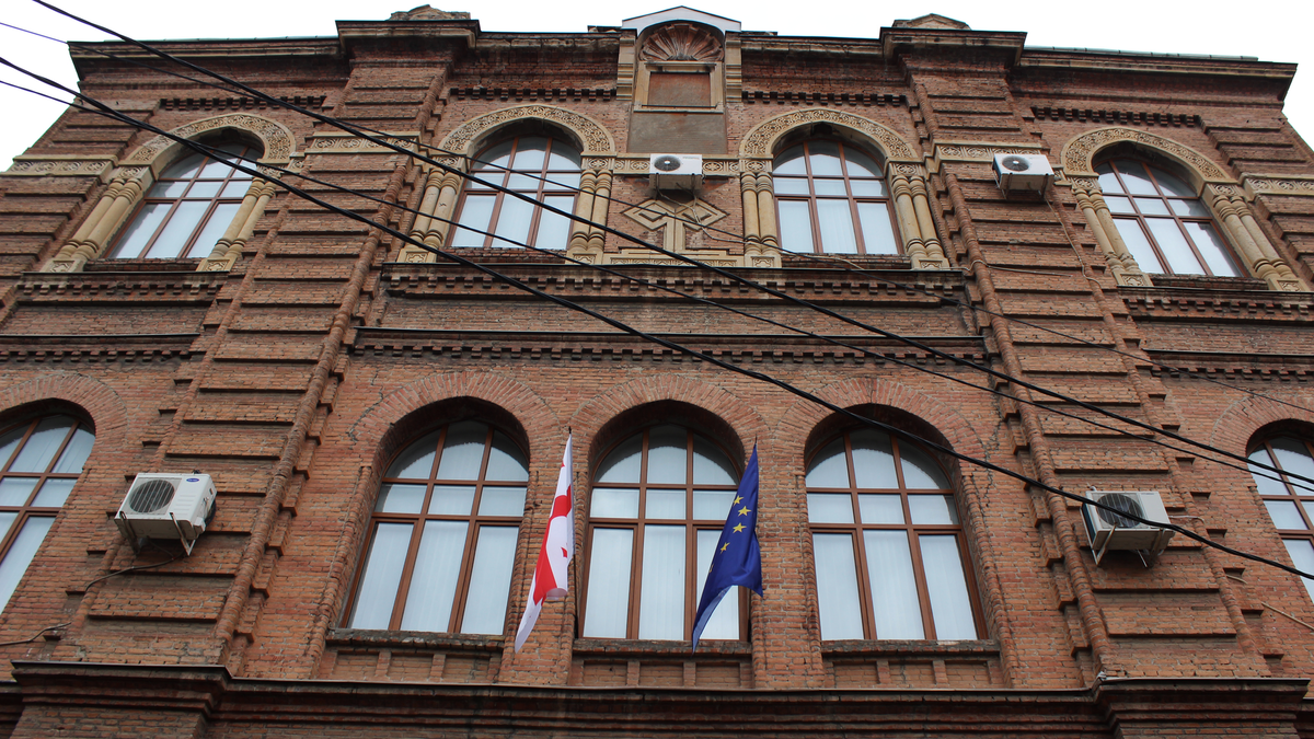 CC BY-SA 4.0 / Malkhaz Tchubabria (recropped, resized, recolored) / Building of Ministry of Foreign Affairs of Georgia