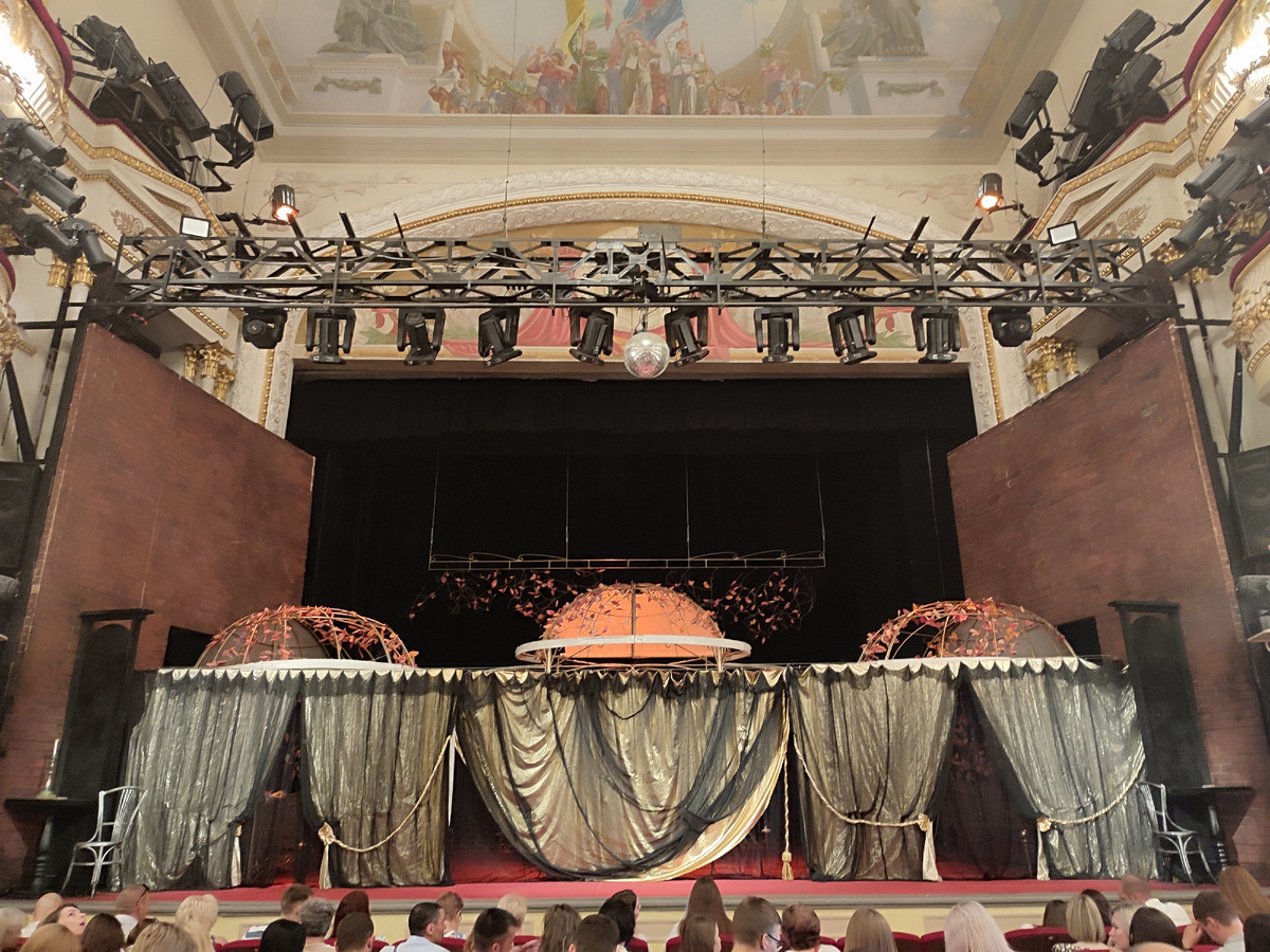 Сцена на спектакль "Женихи" Н.Гоголь