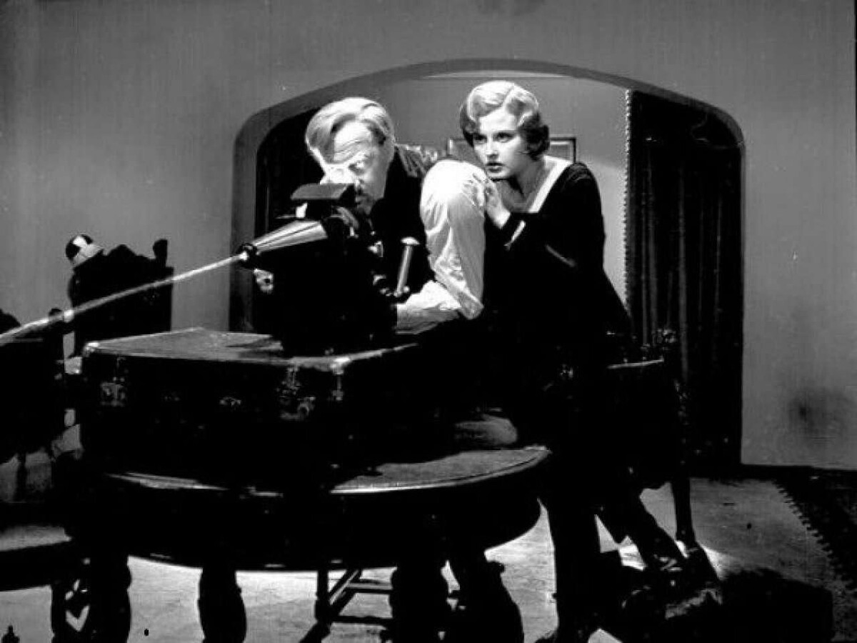 Кадр из первой экранизации романа А.Н.толстого «Гиперболоид инженера Гарина», 1965 года с Евгением Евстигнеевым в главной роли. Листайте, там будет кадр из следующей экранизации с Олегом Борисовым