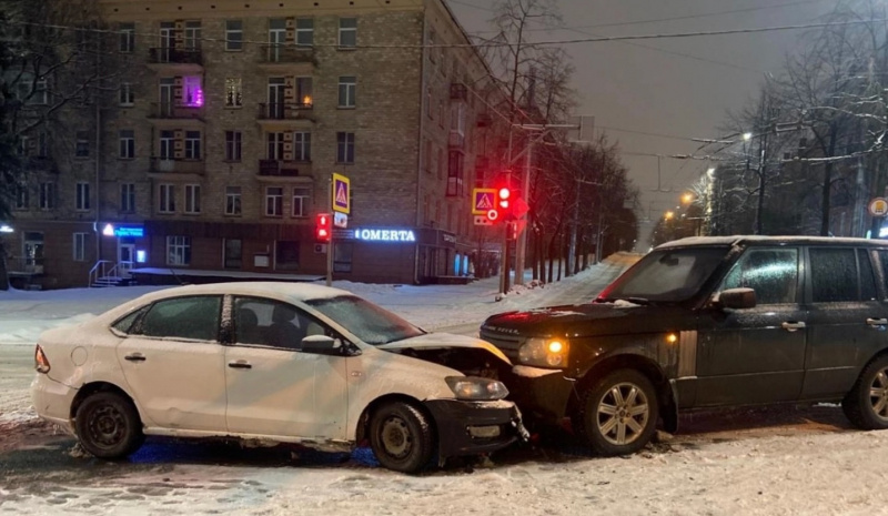    Юная автоледи устроила ДТП с пострадавшими под окнами мэрии ПетрозаводскаГАИ Петрозаводска