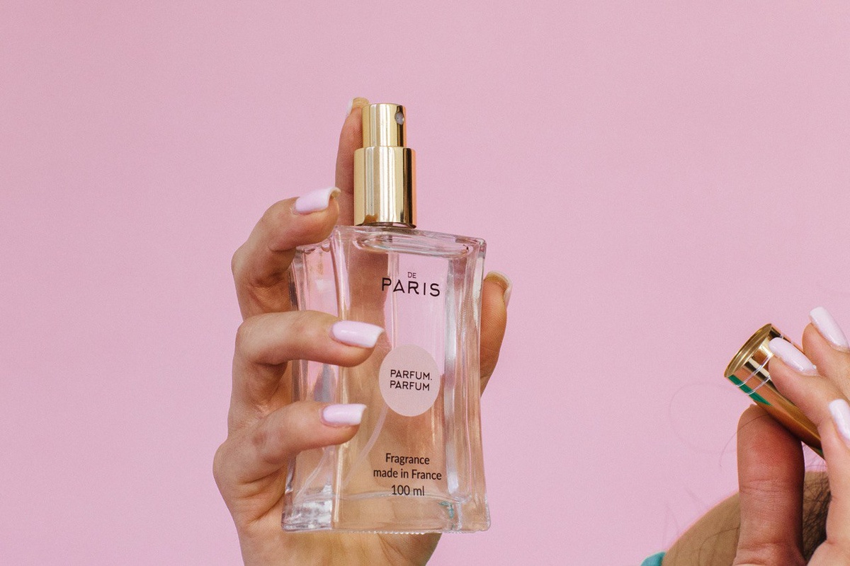 На сайте DeParis большой выбор нишевой парфюмерии по мотивам известных брендов с использованием натуральных французских масел. 