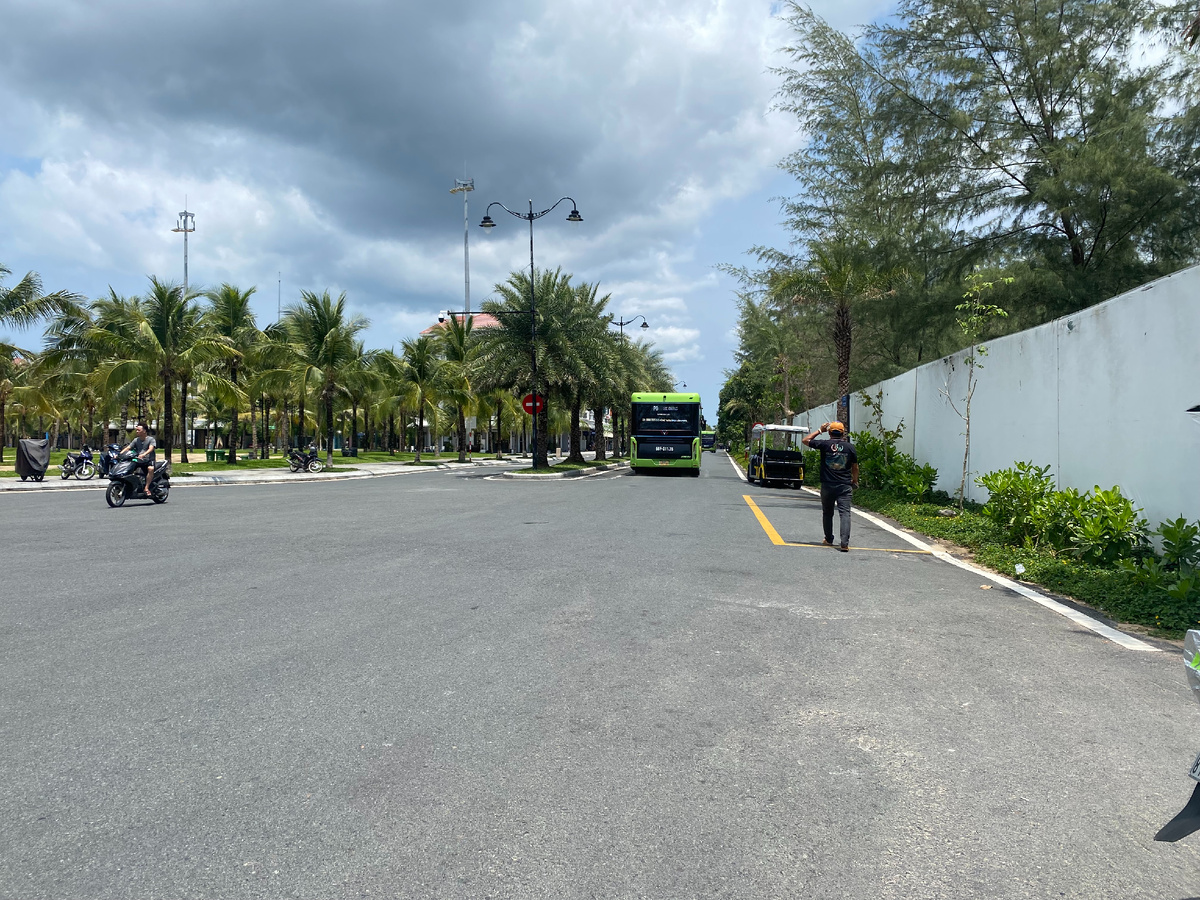 А это удаляющийся 19-й автобус с кольца