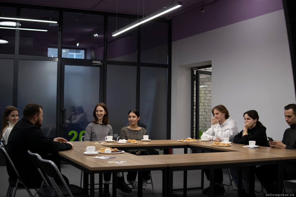 Встреча с делегацией, принимавшей участие в устранении последствий ЧС в Краснодарском крае. Фото: Ресурсный центр поддержки добровольчества Псковской области