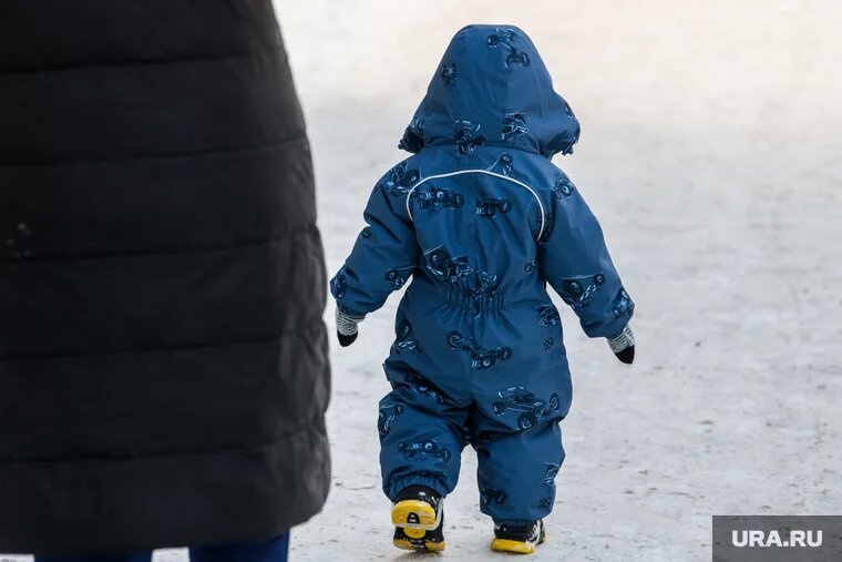 Первого ребенка женщина родила в 19 лет. Фото: Илья Московец © URA.RU