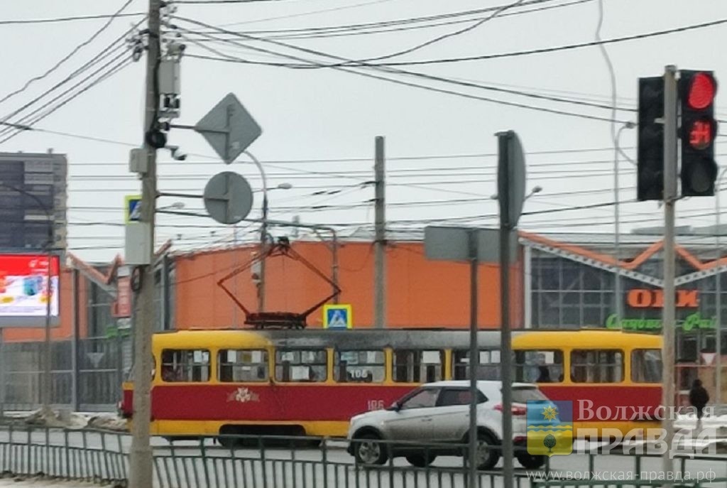 Трамвай № 7, идущий по ул. Александрова📷    Быть или не быть: волжская автоколонна рассказала о необходимых для ремонта миллиардах
