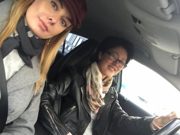 На фото: в автопутешествие отправляются ведущая прогноза погоды на канале НТВ Ирина Полякова и ведущая прогноза погоды на канале ТВЦ Алена Дублюк