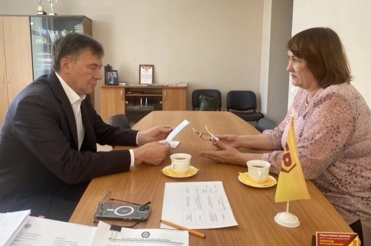    Депутат Александр Терентьев провёл личный приём граждан в Барнауле