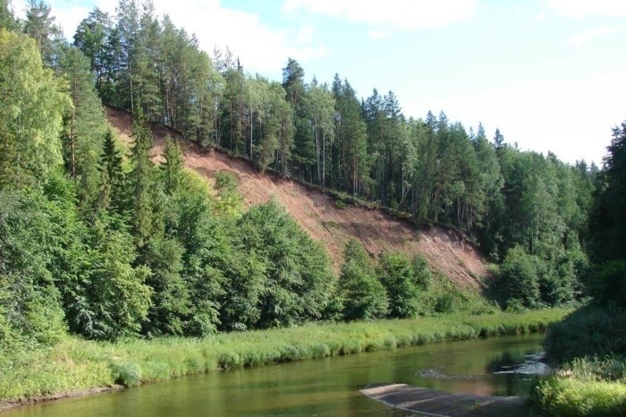 Красная гора у реки Лобань. Фото из интернета