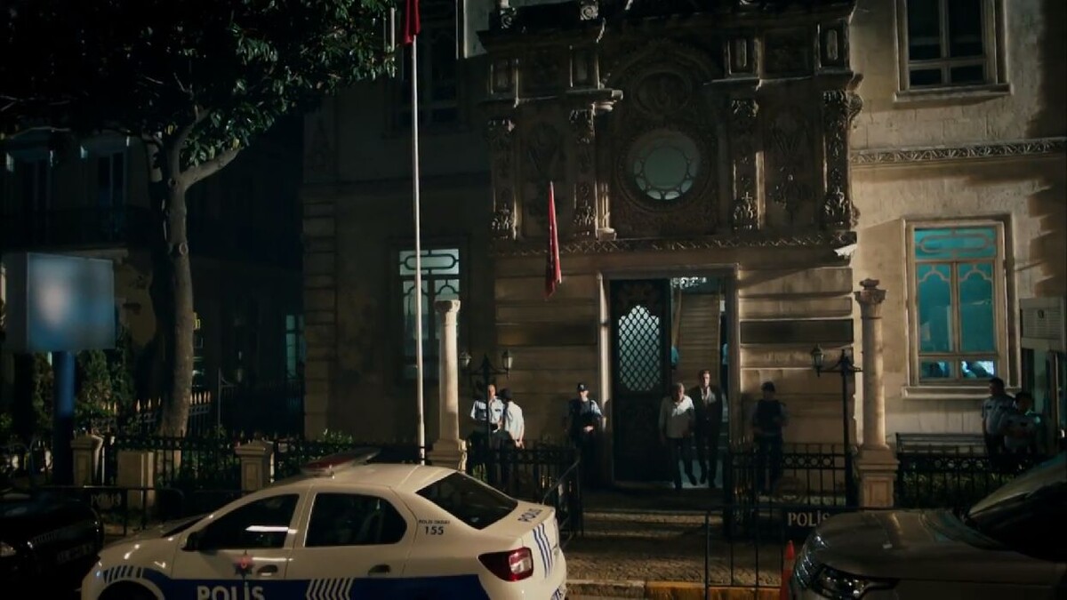 Кадр из сериала «Вдребезги», Турция, 2014 год