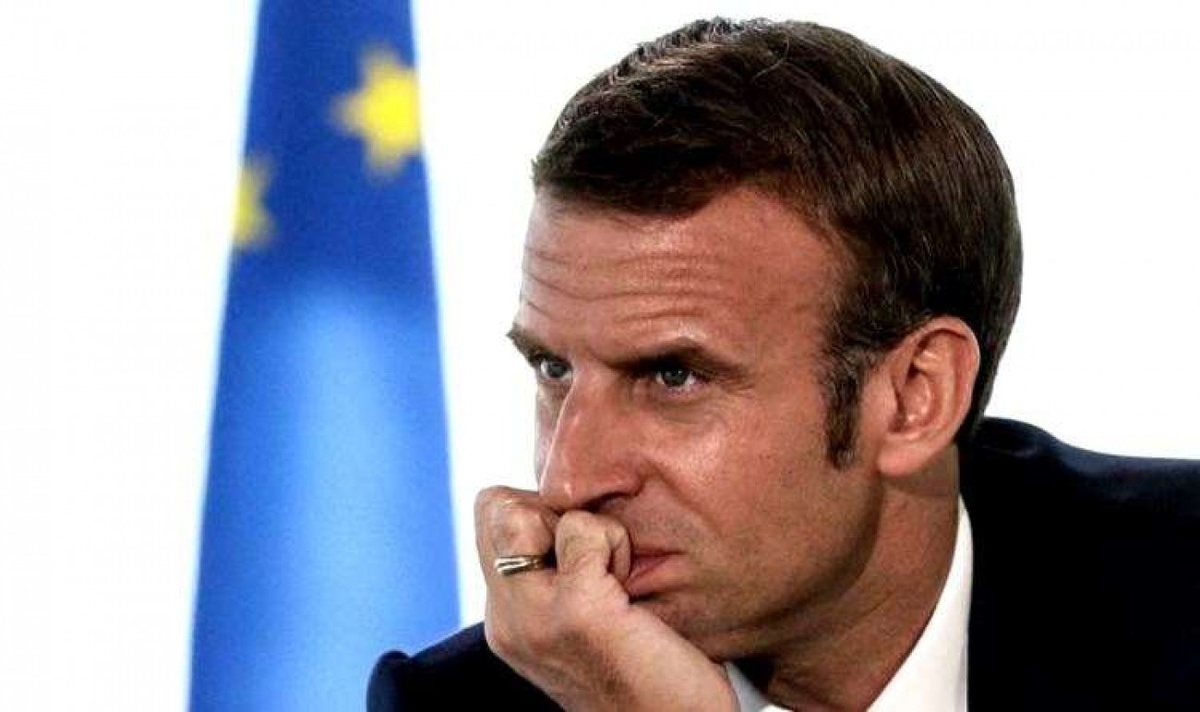 Президент Франции Макрон думает