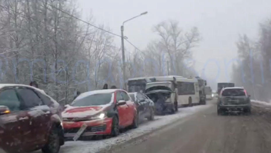    Массовое ДТП в Усть-Ижоре Автор фото: t.me/Megapolisonline