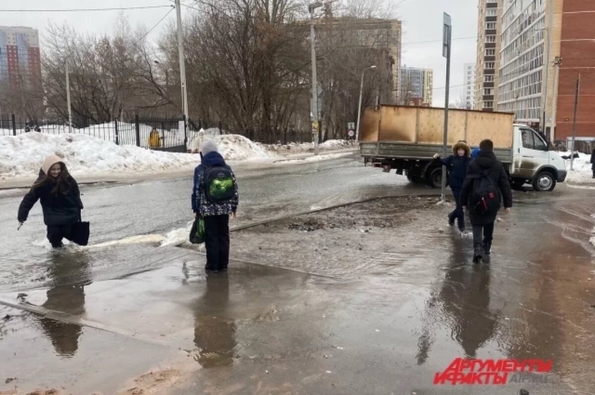    Из-за потопа и аварии в микрорайоне в Перми остались без воды три дома