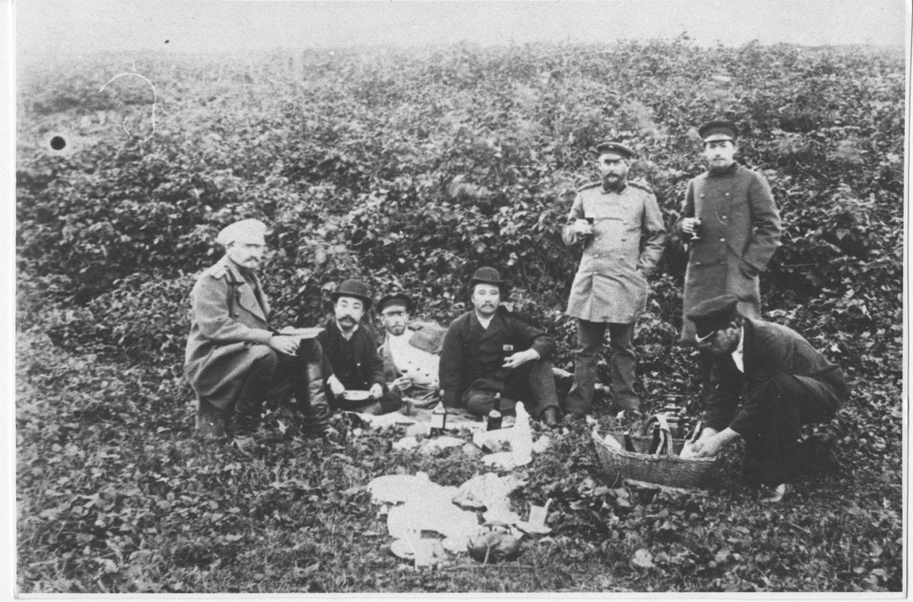 Антон Чехов в гостях у японского консула. Неизвестный автор, 1890 год, о. Сахалин, 
