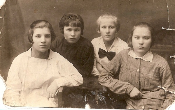 Анна Ивановна Никифорова (Ужегова). Неизвестный автор, 1934 - 1935 год, пос. Чад, архив Юлии Антоновой.
