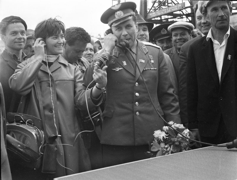 Летчик-космонавт Павел Попович на Сахалине. Юрий Садовников, 1965 год, о. Сахалин, г. Южно-Сахалинск, МАММ/МДФ.