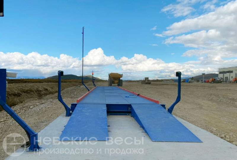 Весы производства компании "Невские весы" с интегрированной автоматизацией.