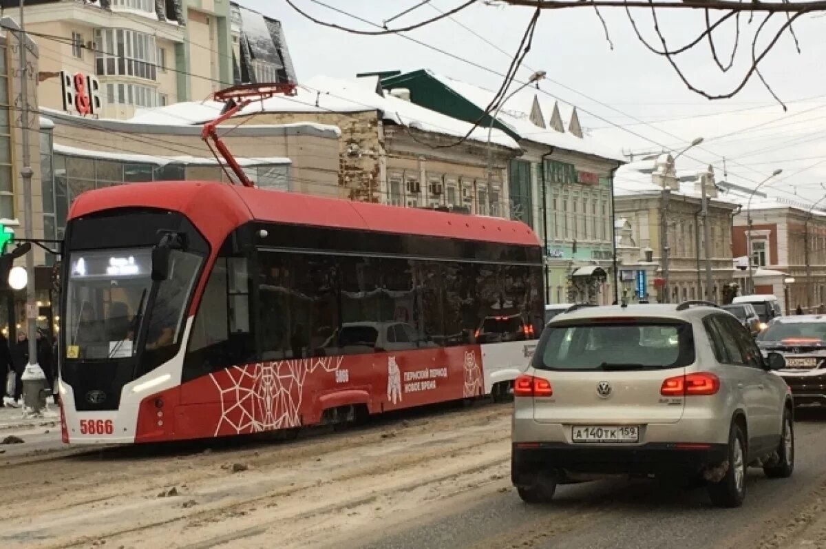    Стала известна причина массового скопления трамваев на улице Ленина в Перми