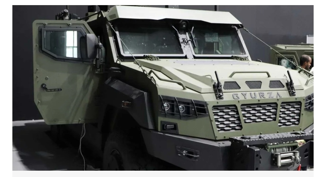 «Гюрза-02» — модернизированная версия предыдущей модели «Гюрза», построена на специализированном шасси, разработанном для «УкрАрмоТех», что обеспечивает внедорожную мобильность и маневренность в городских условиях. Машина имеет баллистическую защиту НАТО AEP-55 STANAG 4569 Level 2, с возможностью выдерживать бронебойно-зажигательные снаряды калибра 7,62×39 мм (STANAG 4569 Level 2) и 7,62×54 мм (STANAG 4569 Level 3). Корпус выдерживает подрыв осколочно-фугасного снаряда калибра 155 мм на расстоянии 80 метров, а усиленное V-образное днище обеспечивает защиту от мин весом до 8 кг (STANAG 4569 Level 3).