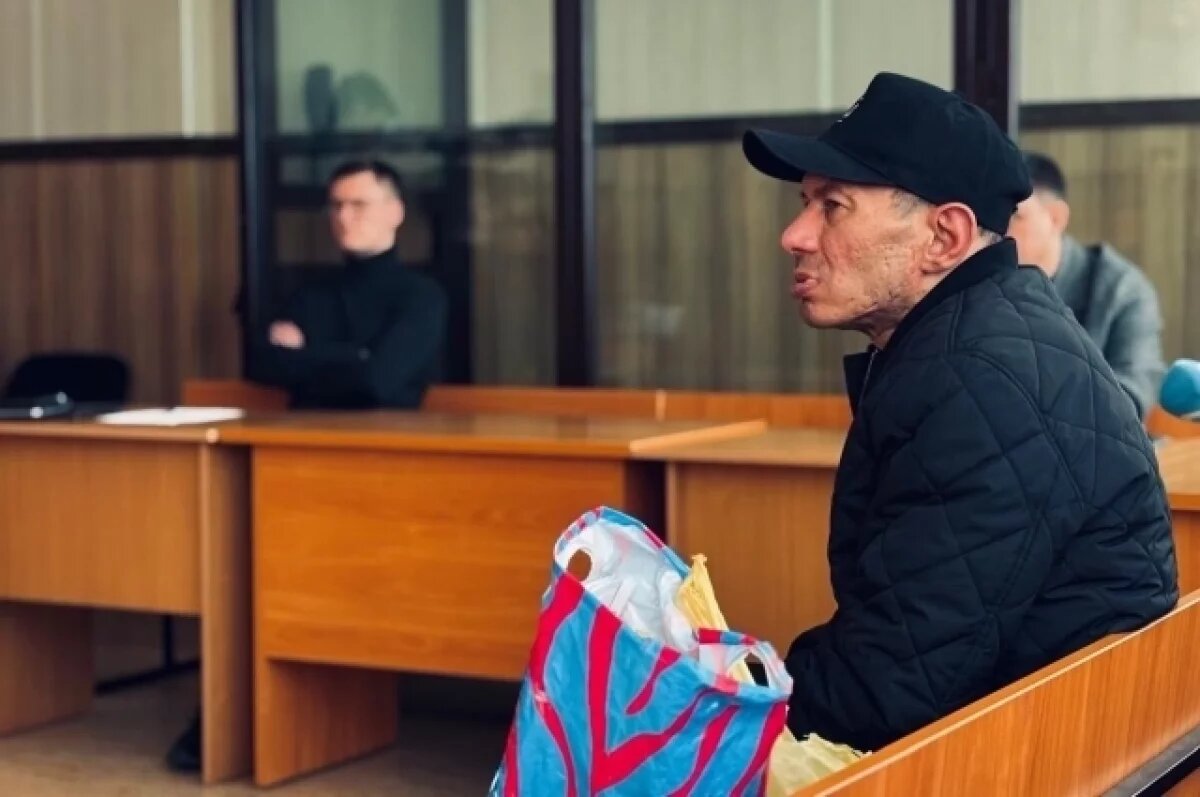    Суд назначил Яну Миненко 6 лет колонии, однако освободил его от наказания.