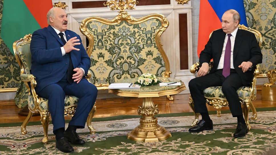 Президент России Владимир Путин (справа) и президент Белоруссии Александр Лукашенко.📷Фото: Дмитрий Азаров / Коммерсантъ