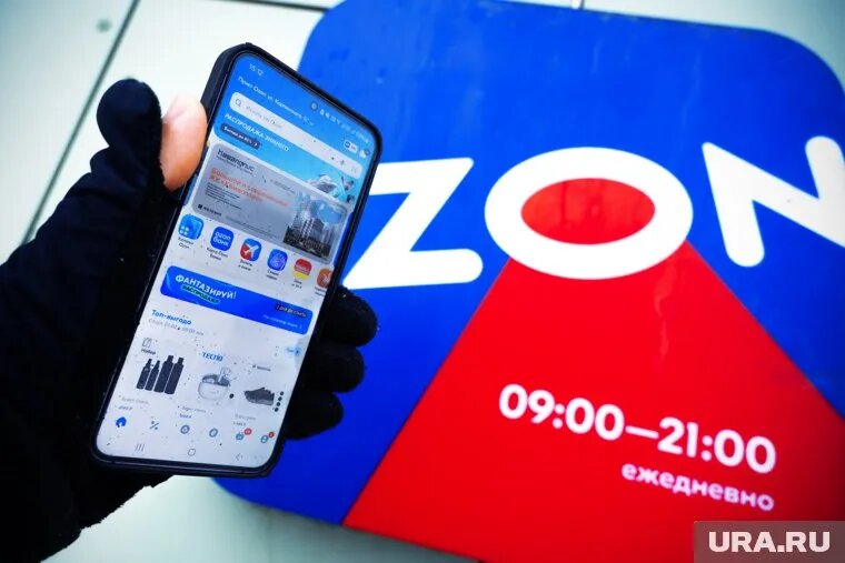 Женщина украла из ПВЗ технику. Фото: Руслан Яроцкий © URA.RU