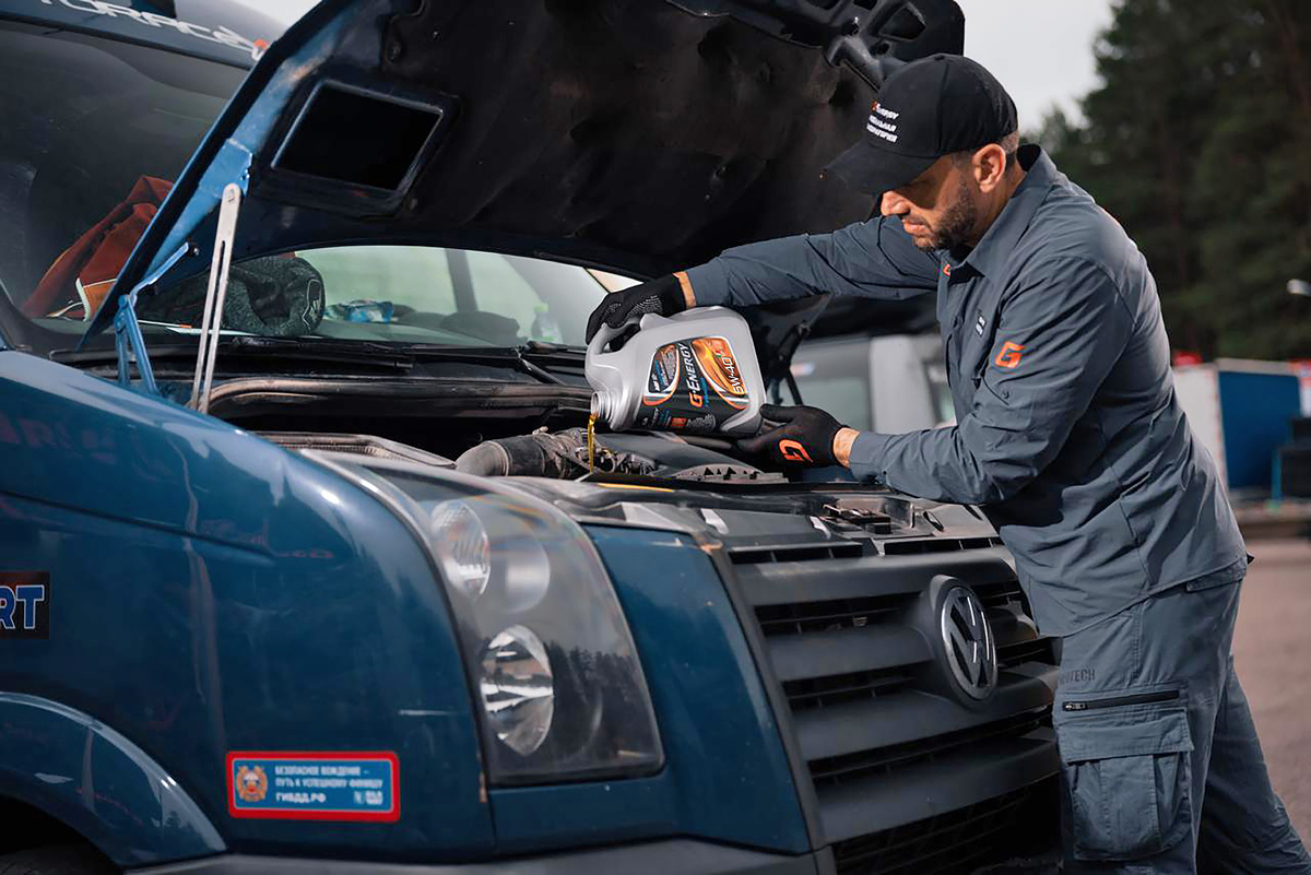 Заливка моторного масла G-Energy F Synth