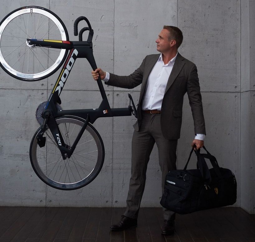 У людей всегда есть идея. Это касается того, как устроен мир, но также работает, когда мы хотим изменить жизнь. Не надо изобретать велосипед, но нужно научиться правильно его использовать. Фото © Оскар Хартманн