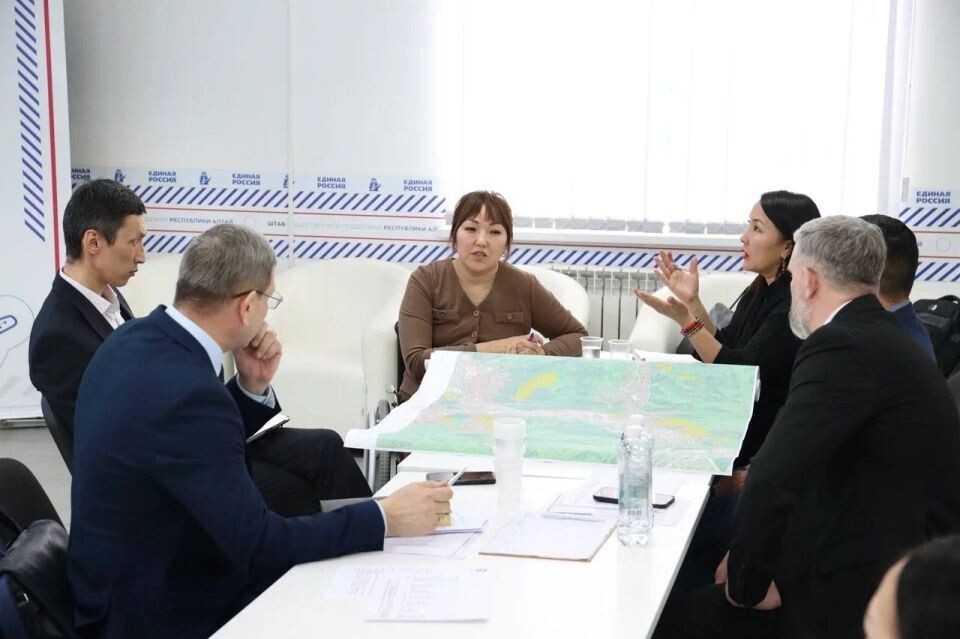    Заседание общественного совета партийного проекта "Единой России" "Единая страна – доступная среда". Источник: altai-republic.ru