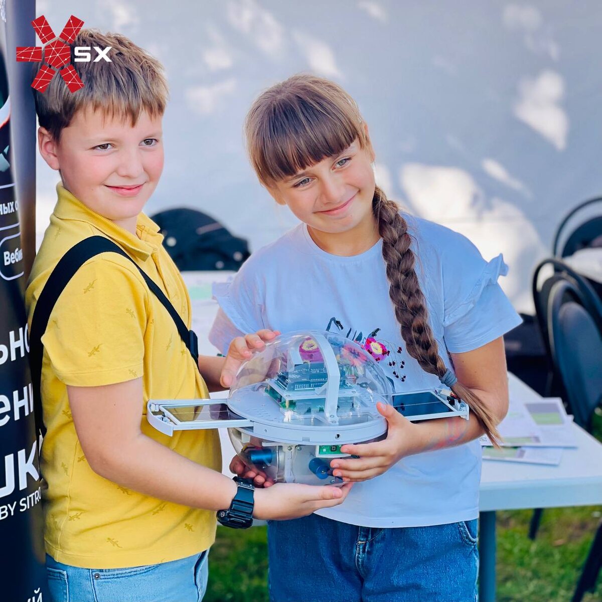 Дети с конструктором Orbix компании СПУТНИКС