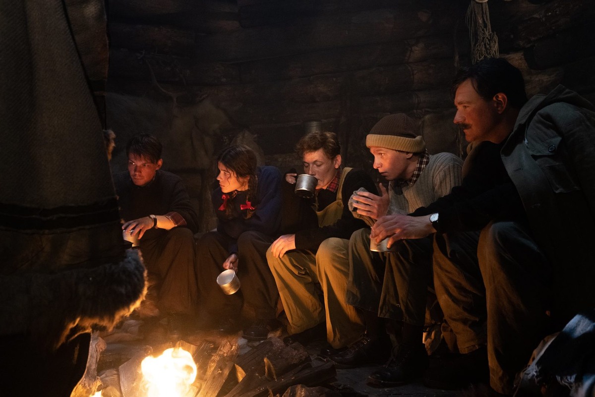 Так группу Дятлова изобразили в сериале 2020 года. Источник: kino-teatr.ru 