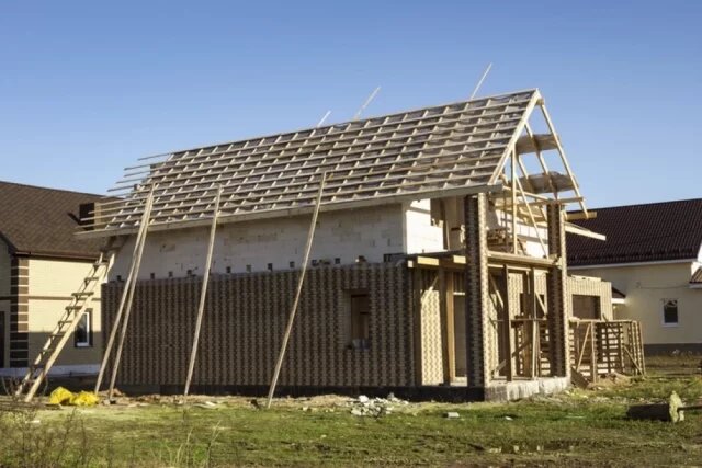    На чем нельзя экономить при стройке дома?