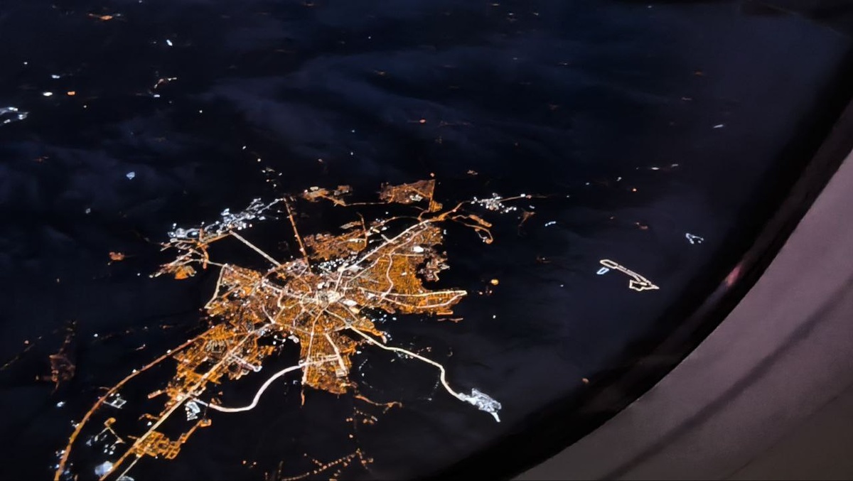 Пролетаем над Азербайджаном. Телефон даже поприветствовал в сети этой страны