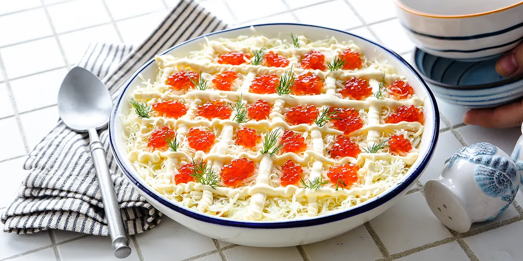 Салат «Царский» с креветками и красной икрой – изысканное угощение для гурманов