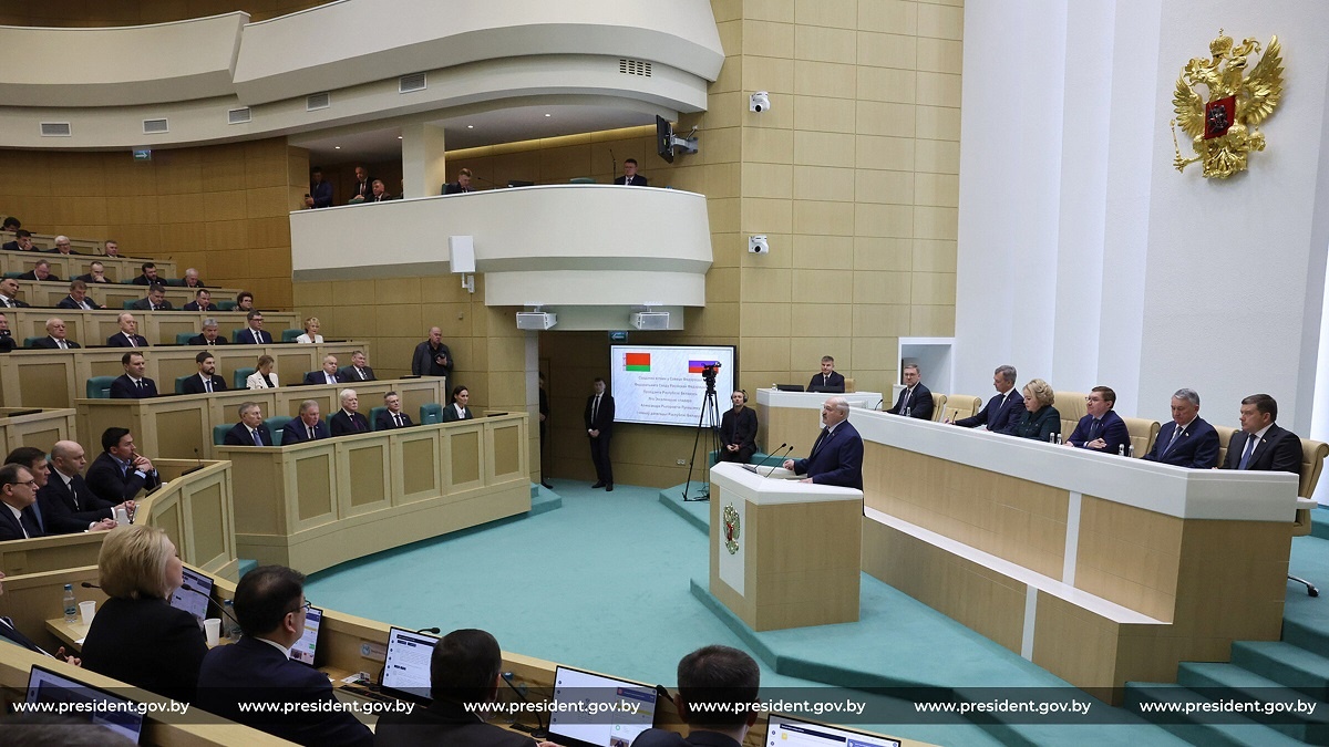    Лукашенко сказал спасибо Трампу за желание мира на Украине, но захотел удостовериться в безвредности фактов