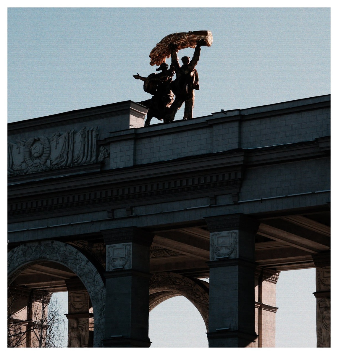 Главный вход ВДНХ.