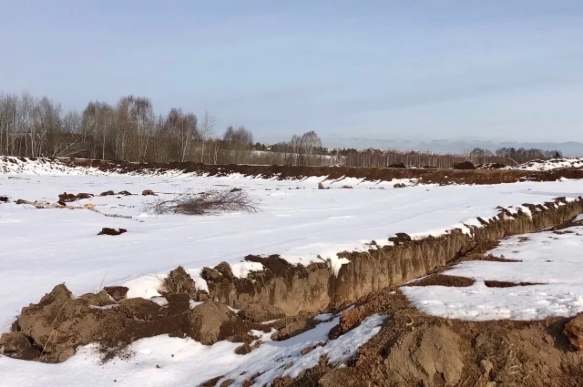    Котлован, расположенный вблизи микрорайона, куда начали активно завозить отходы