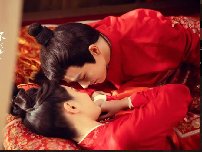 Снимок с экрана монитора. Стоп кадр дорамы *Встречаю тебя каждую ночь, но не знаю*.