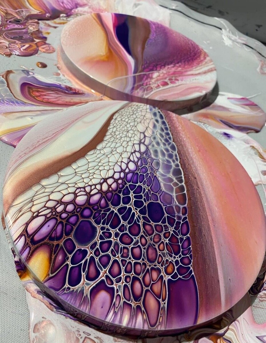 Картина в технике 'флюид-арт"