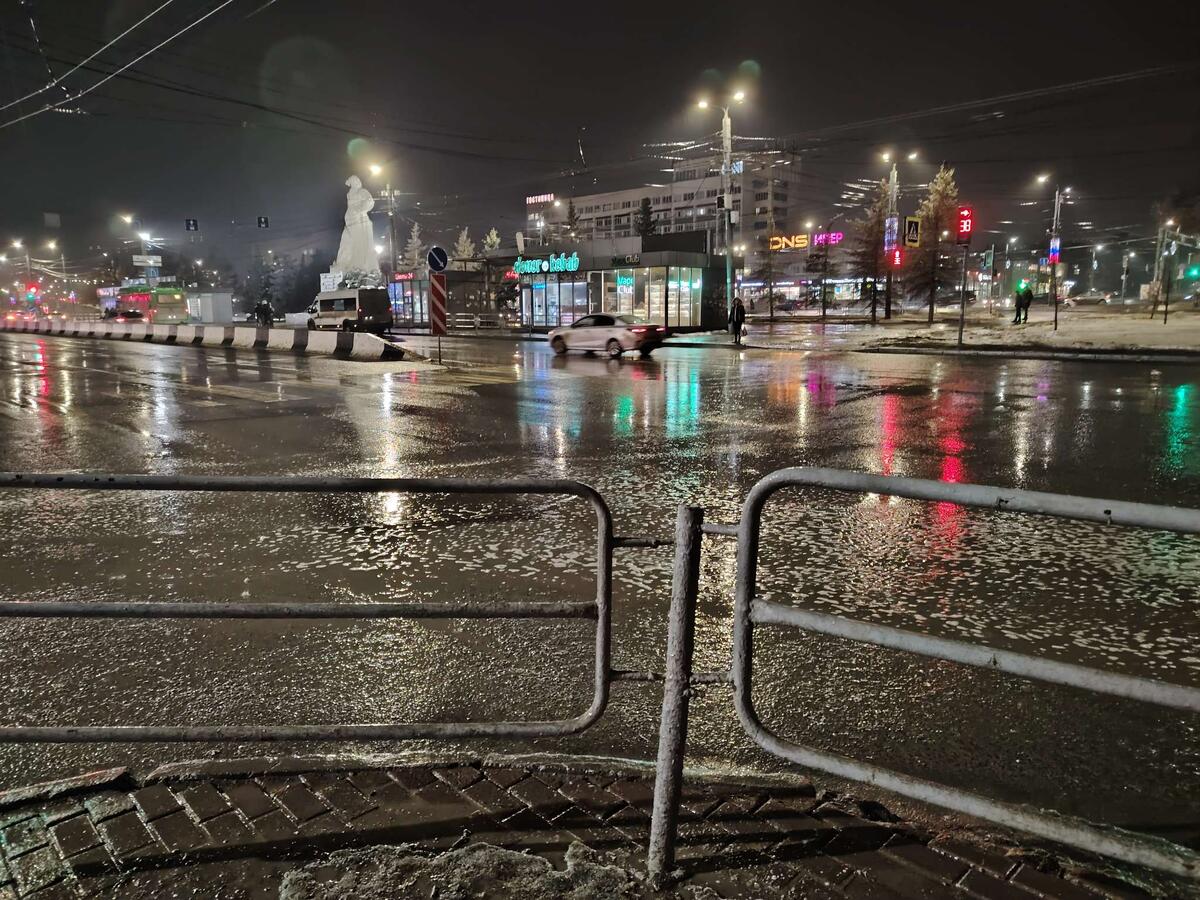 улицы залило дождём